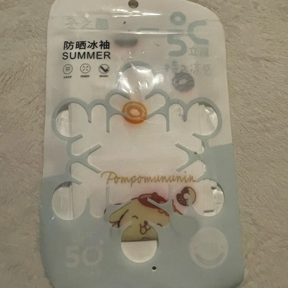 Pompommunin Sun protection ice sleeves.